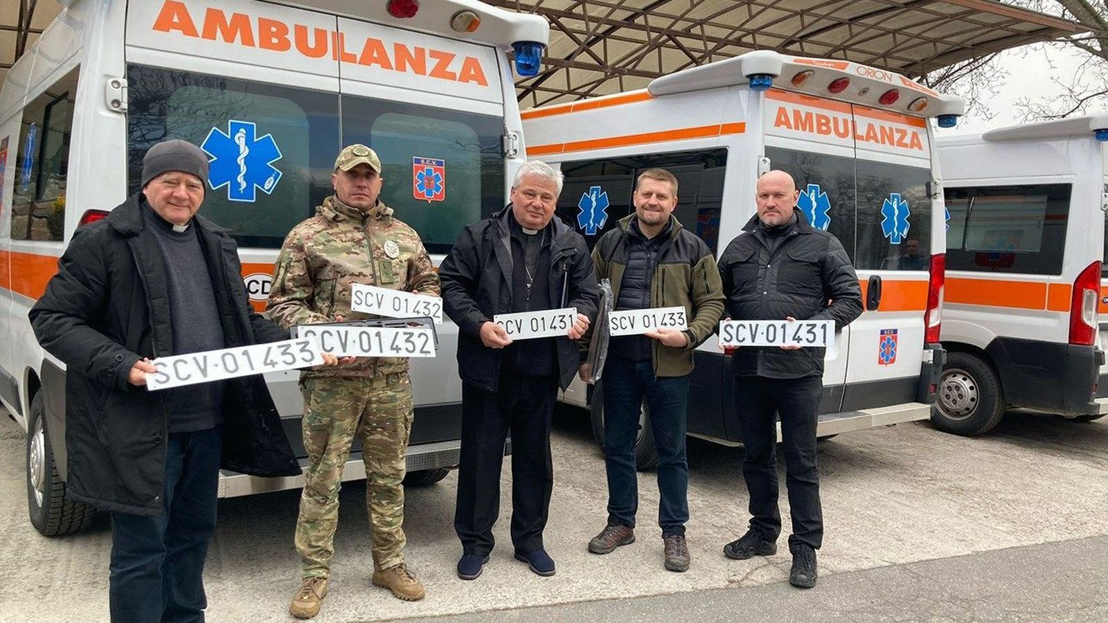Entrega de las ambulancias donadas por el Vaticano en Zaporizhzhia