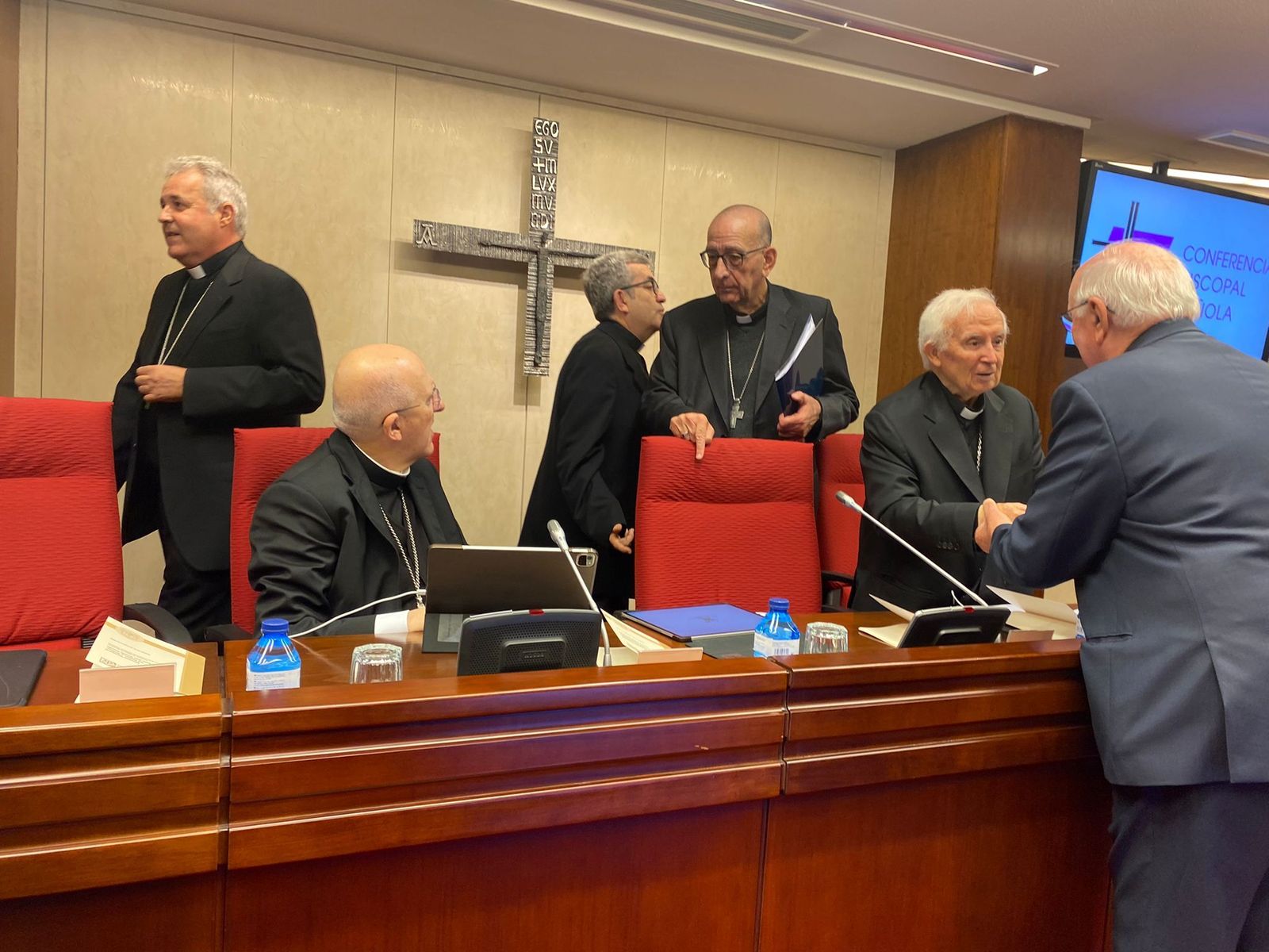 Algunos de los presentes en la mesa presidencial de la CEE