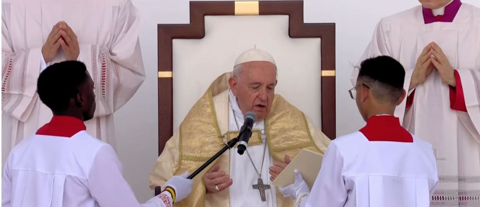 El Papa pide "romper la espiral de la venganza, desarmar la violencia, desmilitarizar el corazón"