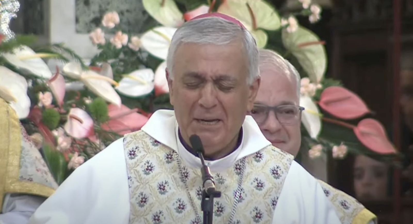 El ocaso de un obispo: y en el Corpus, Bernardo   Álvarez lloró