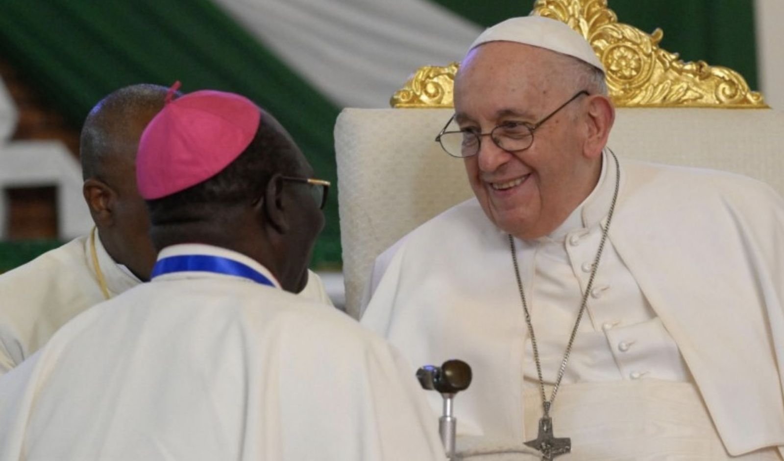 Papa saluda obispo sudanés