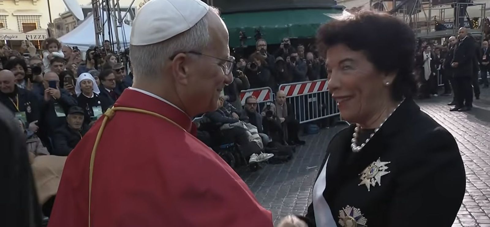 León XIV, con Isabel Celáa