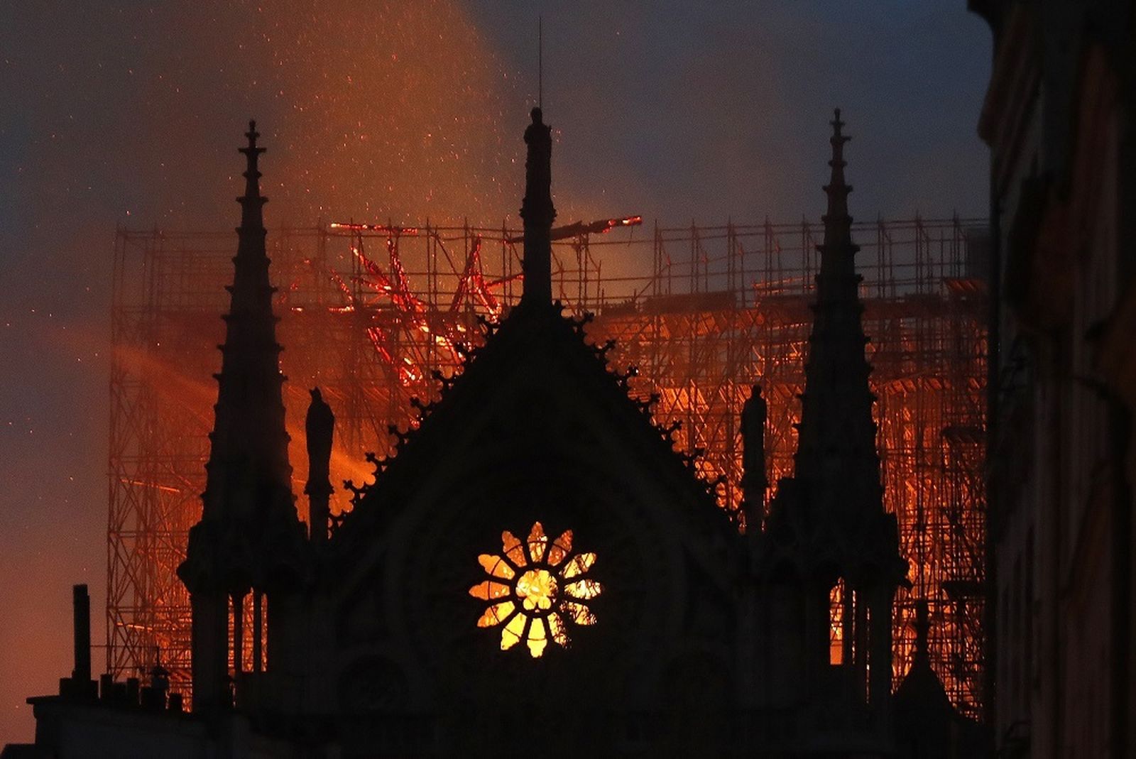 La noche que ardió Notre Dame