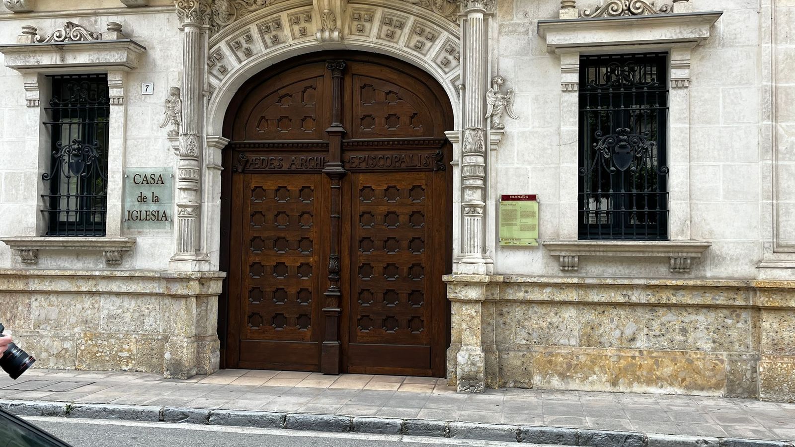 La puerta del Tribunal de Burgos, cerrada