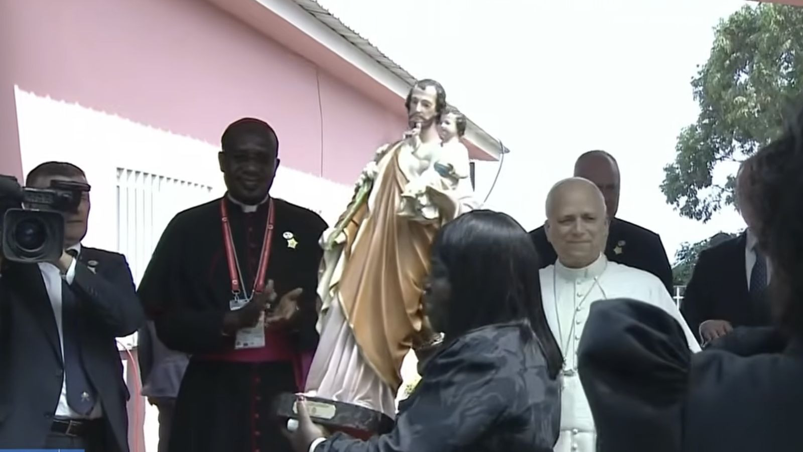 Regalo del Papa a la residencia de ancianos