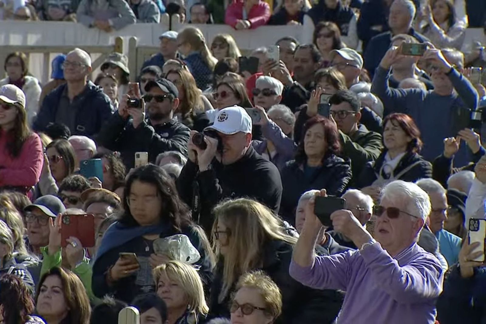 Fieles en la plaza de San Pedro para la audiencia general