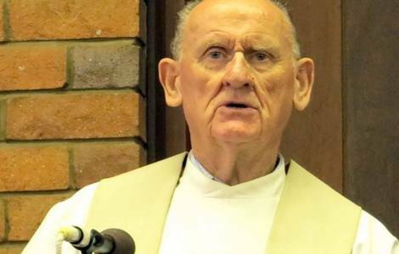 El padre Jef también diría: "Perdónalos, porque no saben lo que hacen"