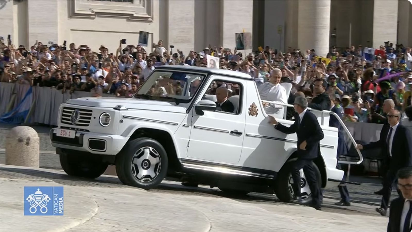 El Papa llega en el coche a presidir la audiencia general