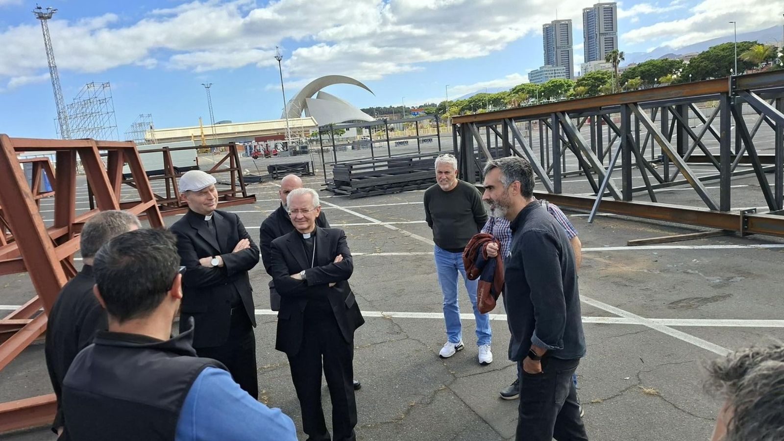 El arzobispo Giovanni Ravelli, en el puerto de Santa Cruz de Tenerife