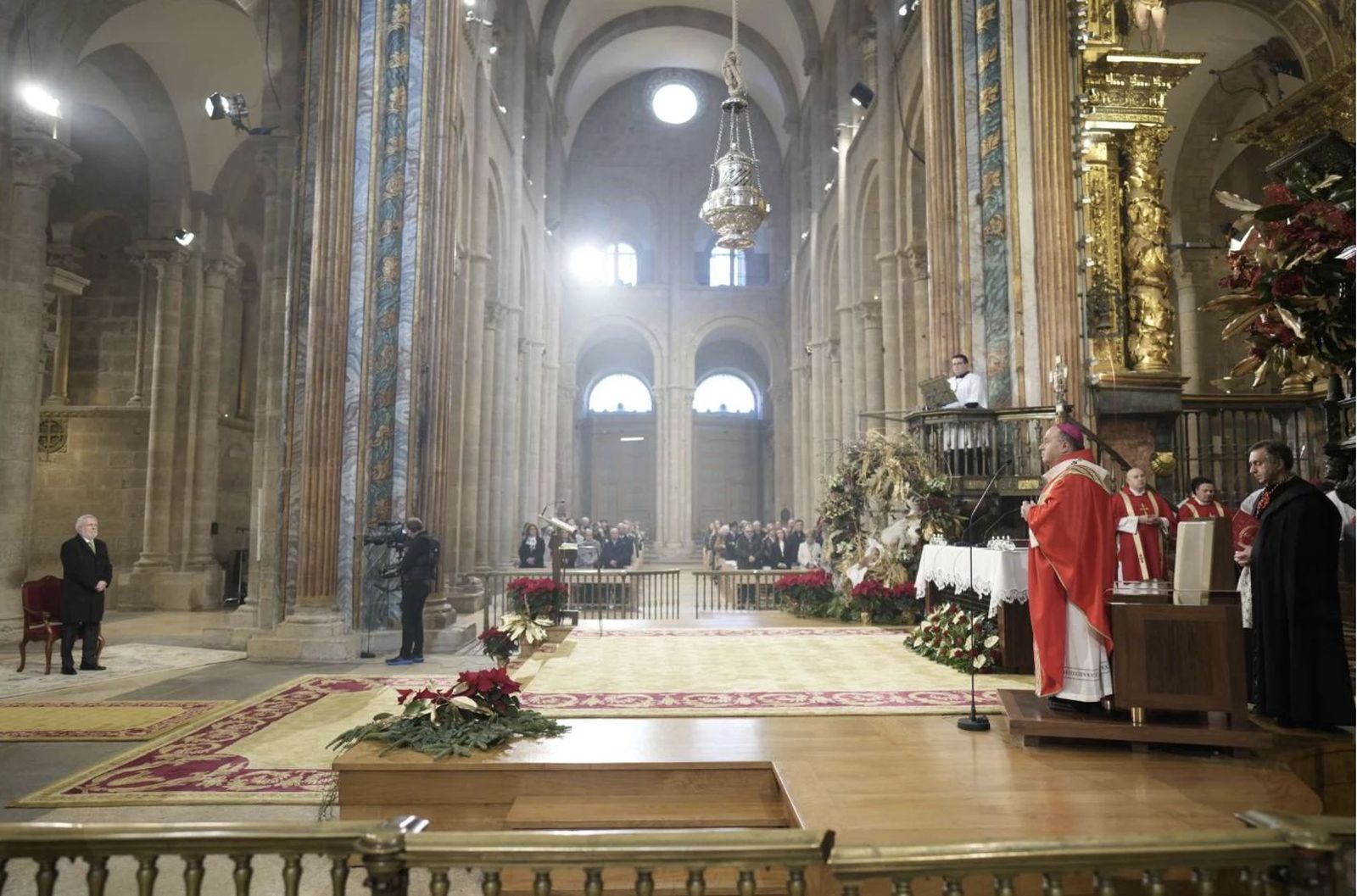 Monseñor Prieto en la tradicional ofrenda al Apóstol Santiago