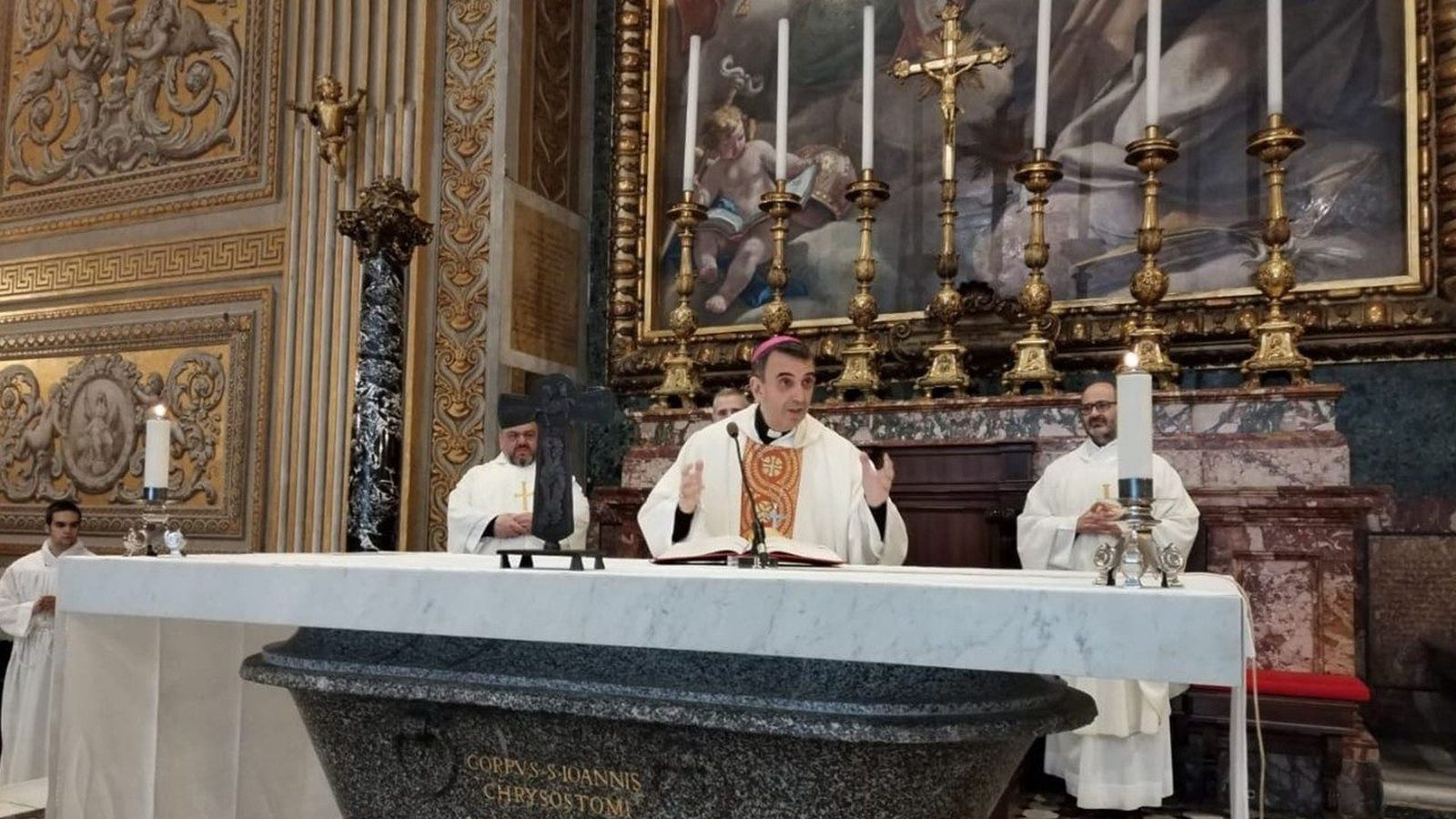 Monseñor Brotóns. Misa en la Basílica vaticana durante la peregrinación jubilar.