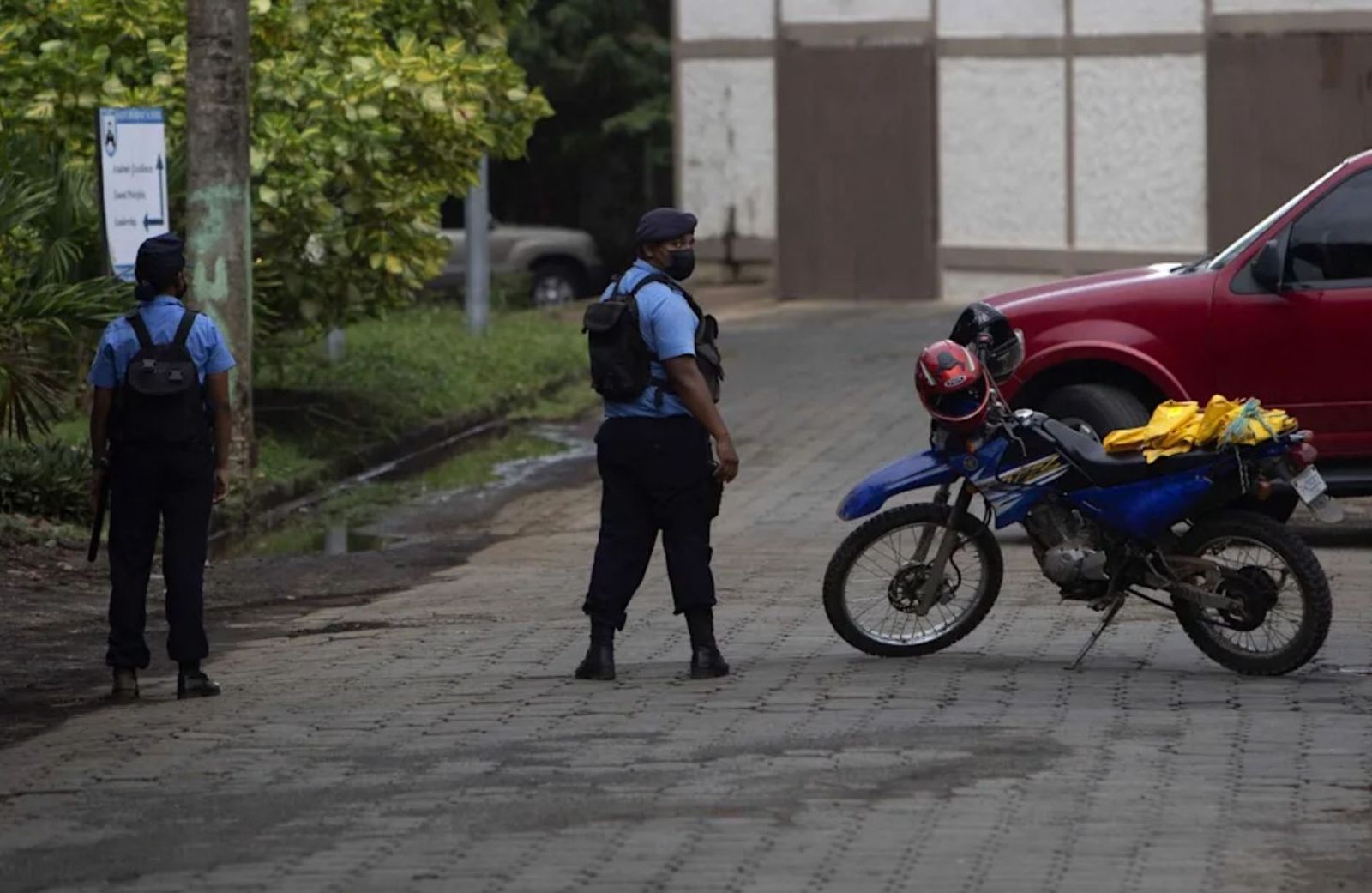 Policía Nicaragua. Oarroquia Santo Cristo de Esquipulas