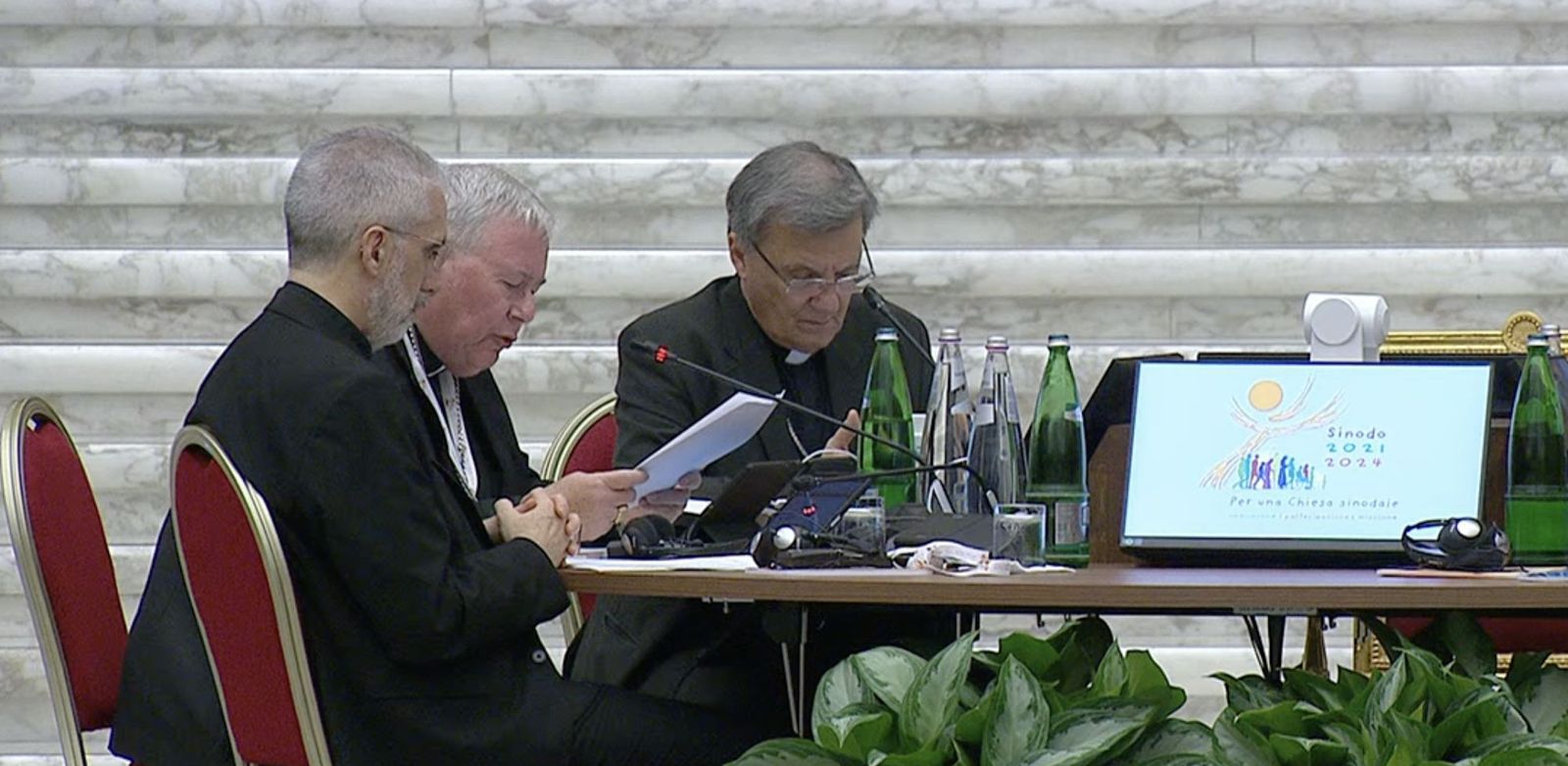 Mesa presidencial del Sínodo