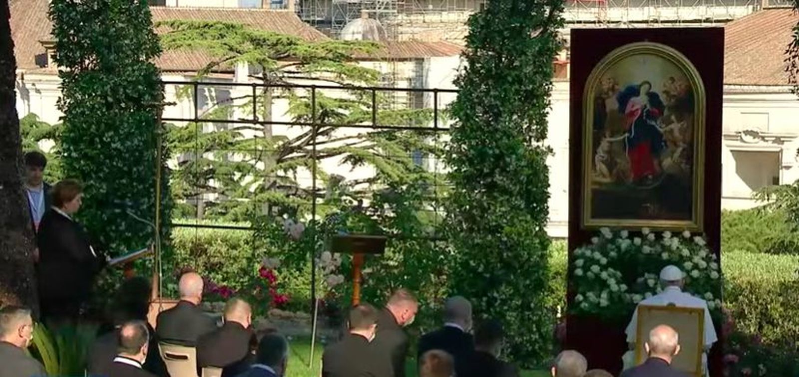 El Papa, ante la Virgen Desatanudos