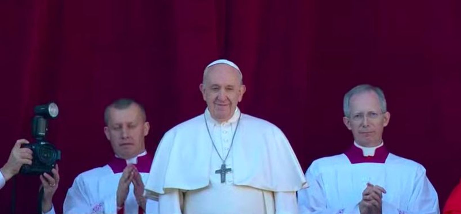 El Papa, tras impartir la bendición Urbi et Orbi