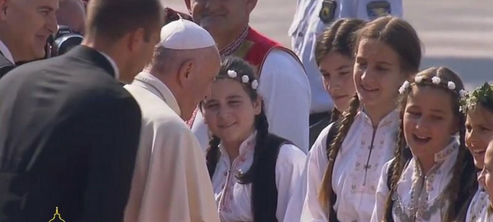 Niños reciben al Papa en Sarajevo