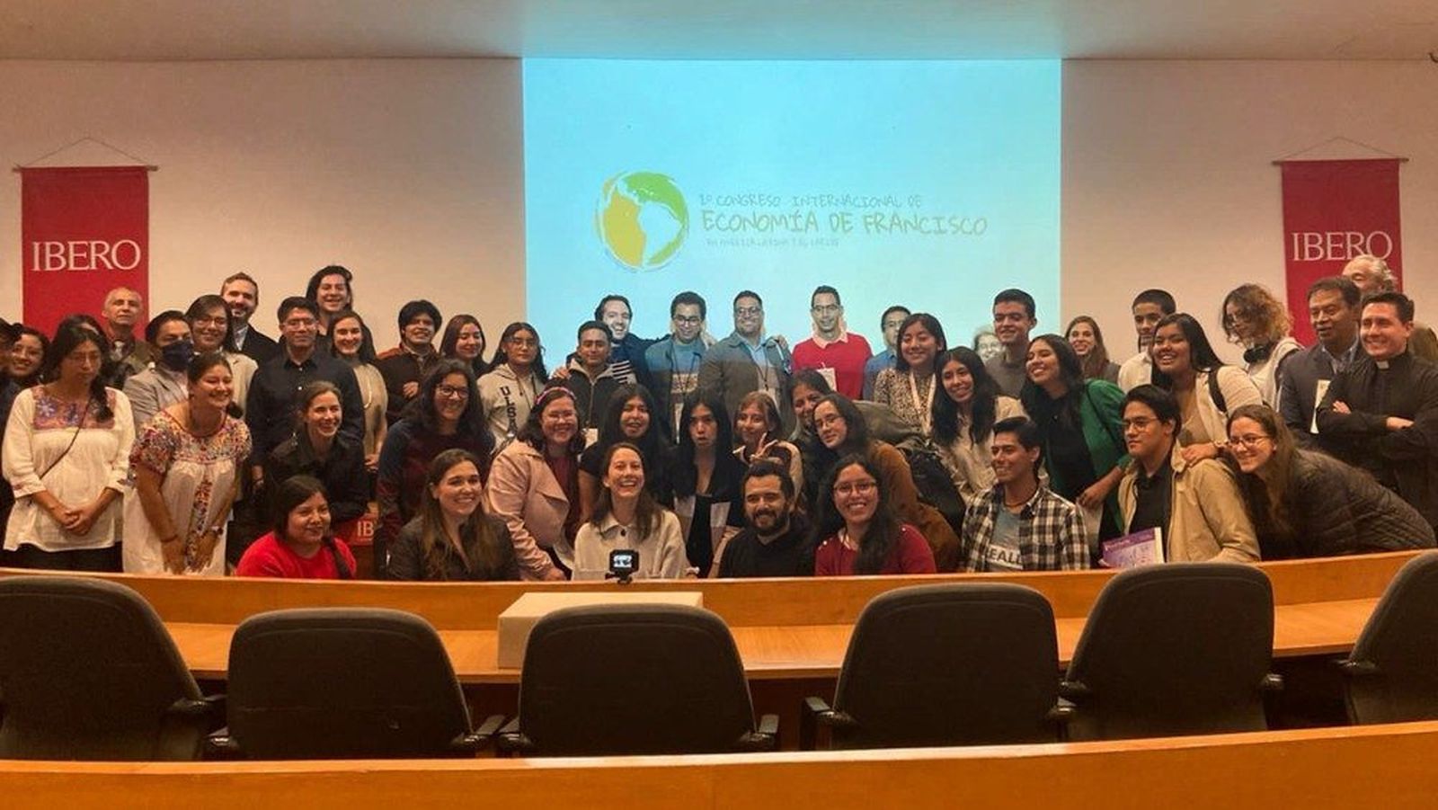 Jóvenes latinoamericanos con la nueva economía