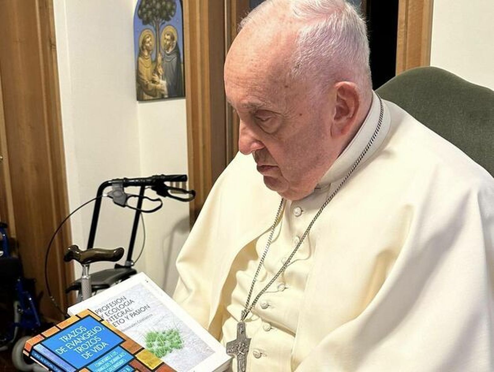 "Carlos y el Papa...cavando y animando"  III Domingo de Cuaresma