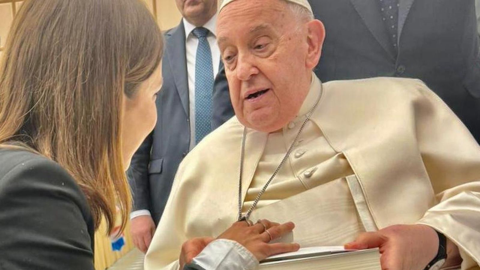 Paula Ortiz, directora de 'Teresa', con el Papa Francisco