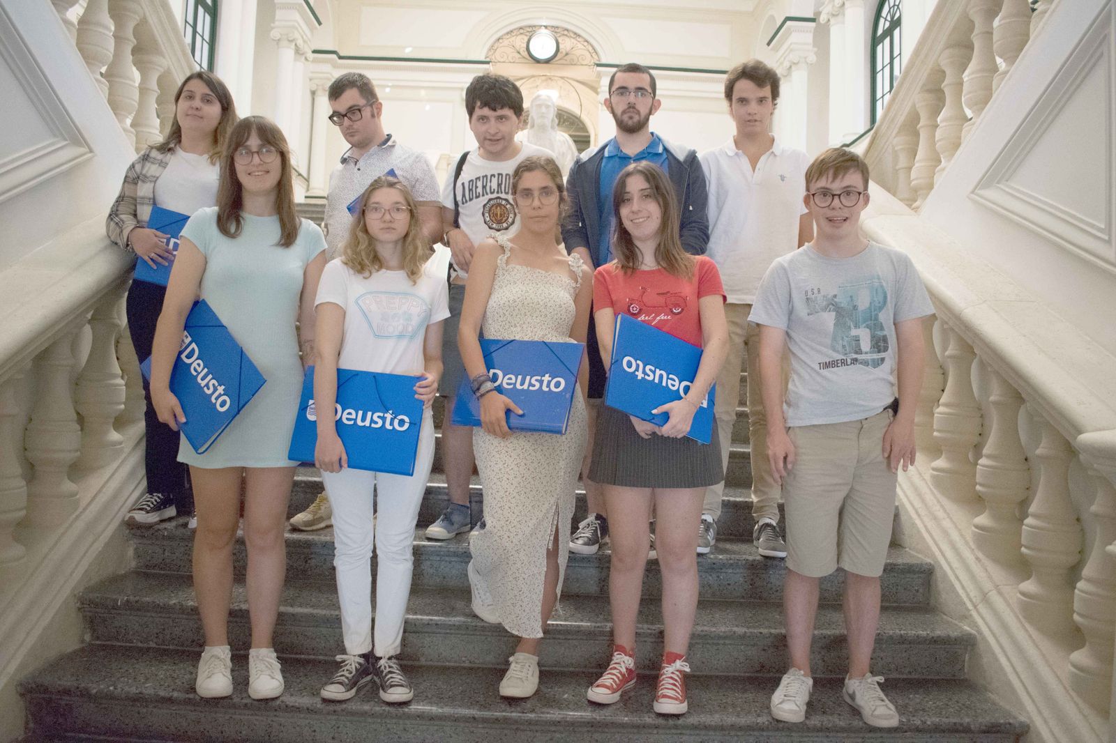 Jóvenes de la tercera promoción del título