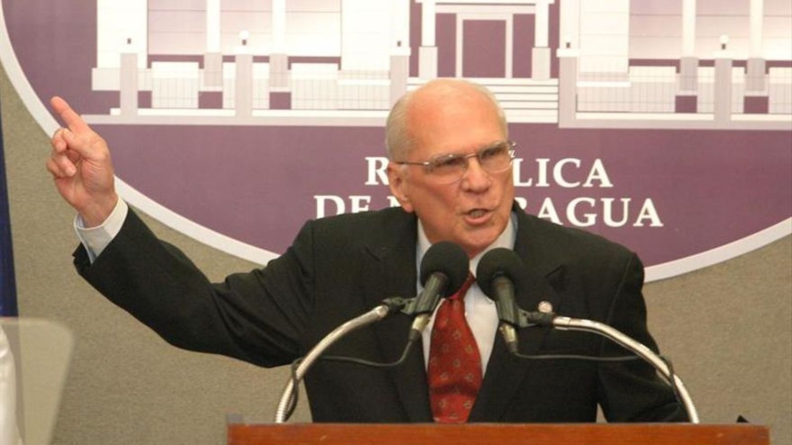 Enrique Bolaños.