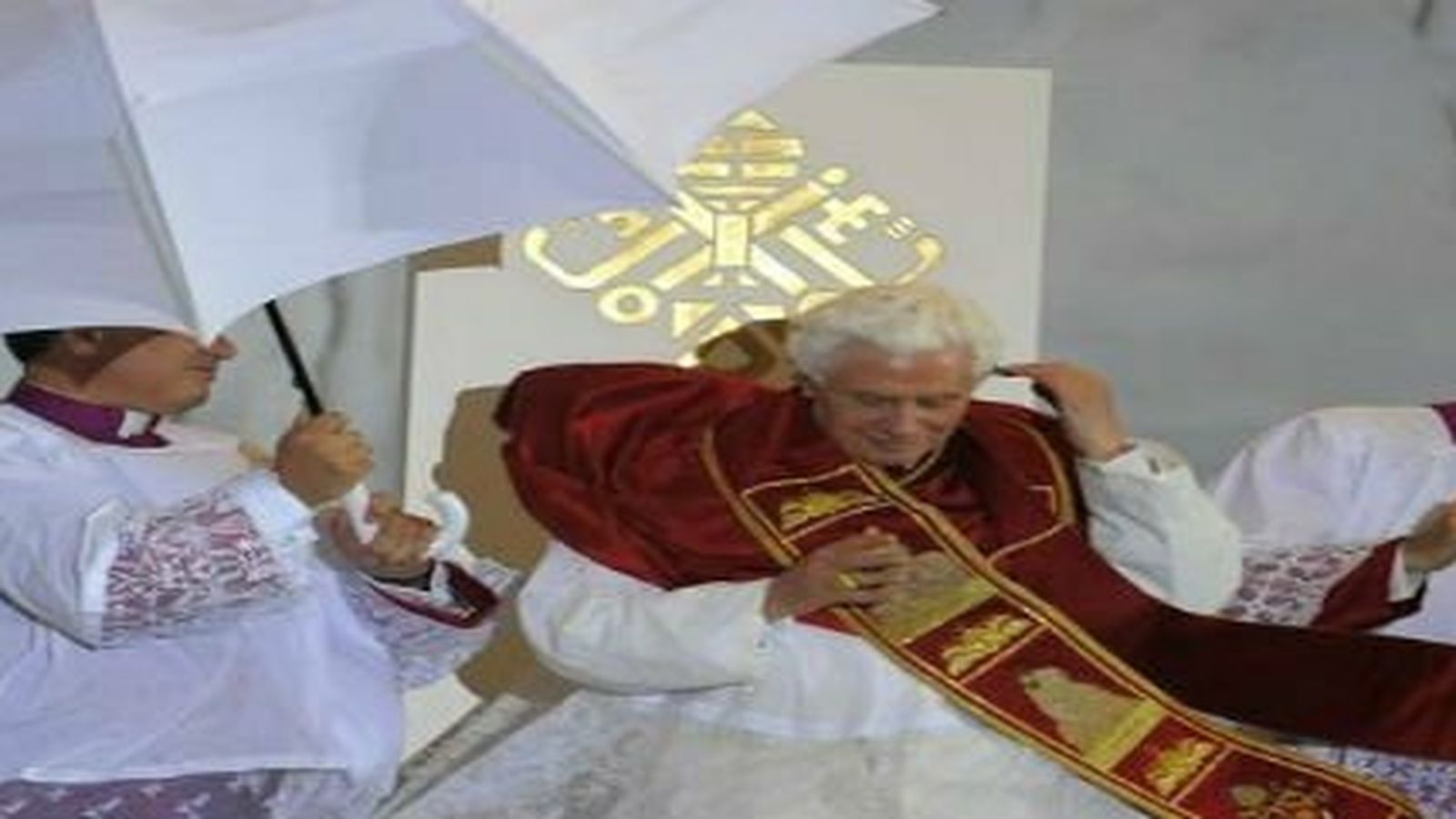 El Papa en cuatro vientos durante la tormenta
