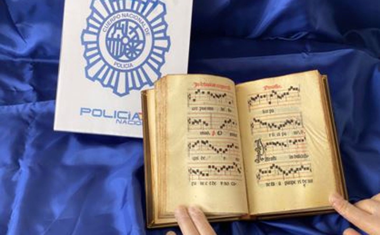 Misal del siglo XVI recuperado por la Policía