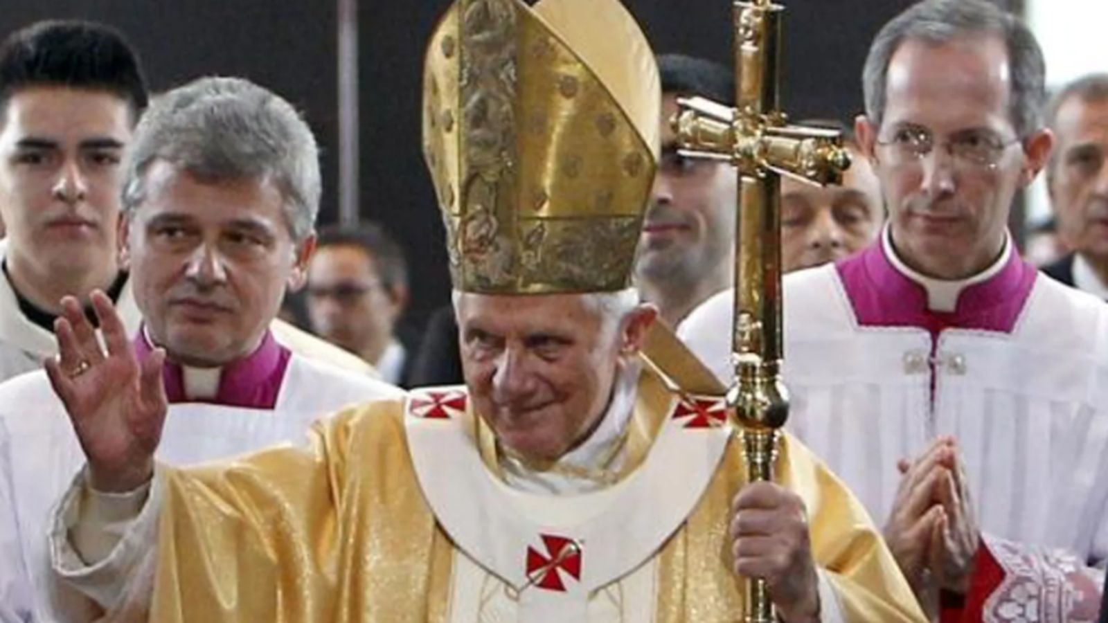 “La cara de Benedicto XVI se le cambió, como la de un niño que ve algo bonito”, apunta el experto.