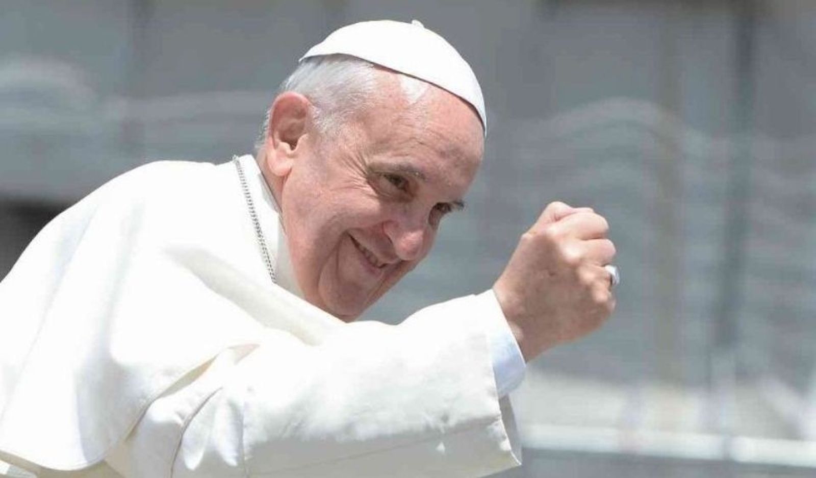 El Papa Francisco, sonriendo