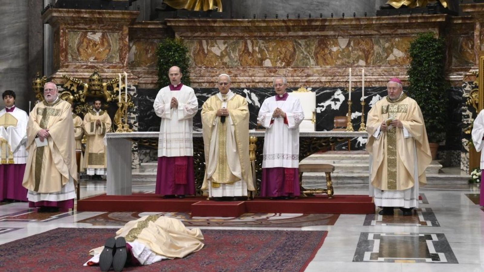 León XIV en una ordenación episcopal