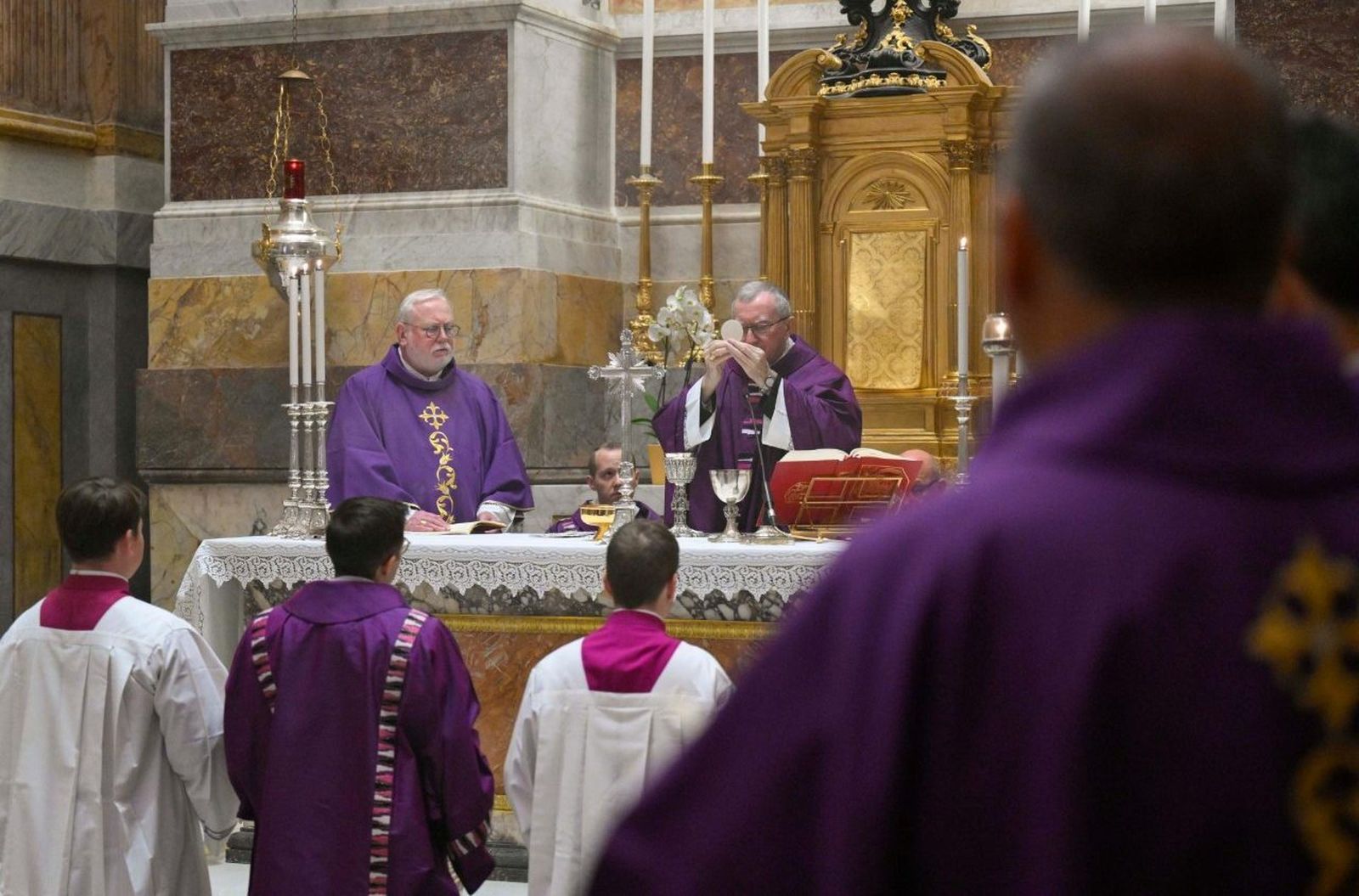 Misa por la salud del Pontífice en la Capilla Paulina
