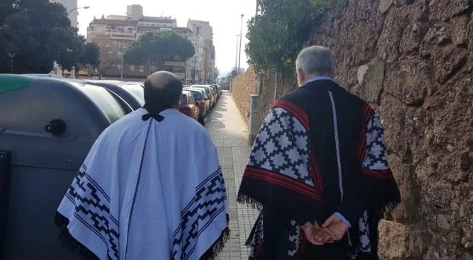 Los primos, con los ponchos