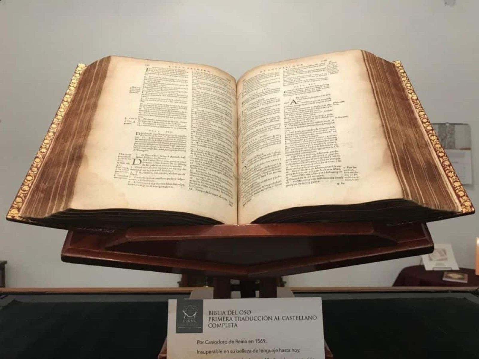 Biblia del OSO. 1569. Primera traducción al castellano completa