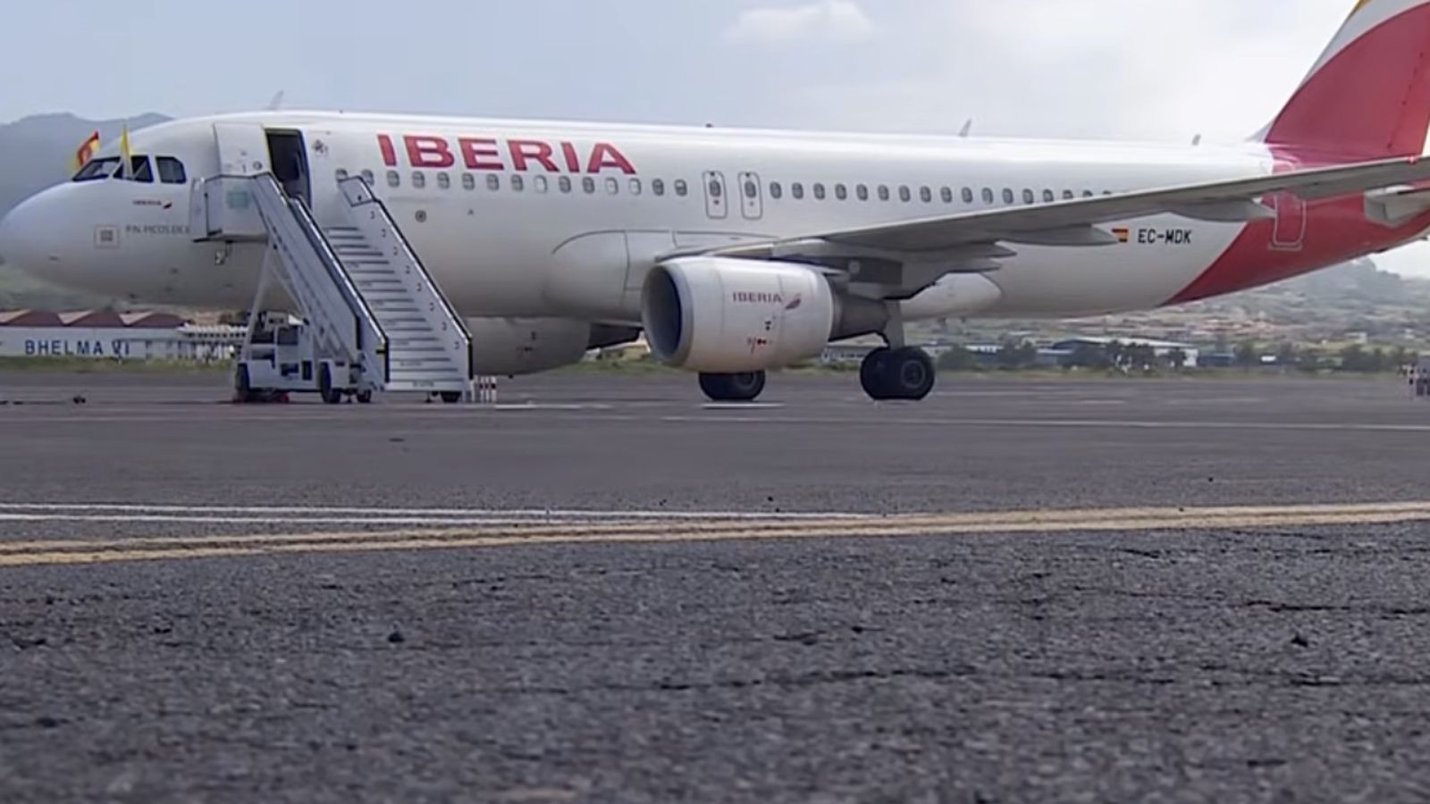 El avión espera en Los Rodeos