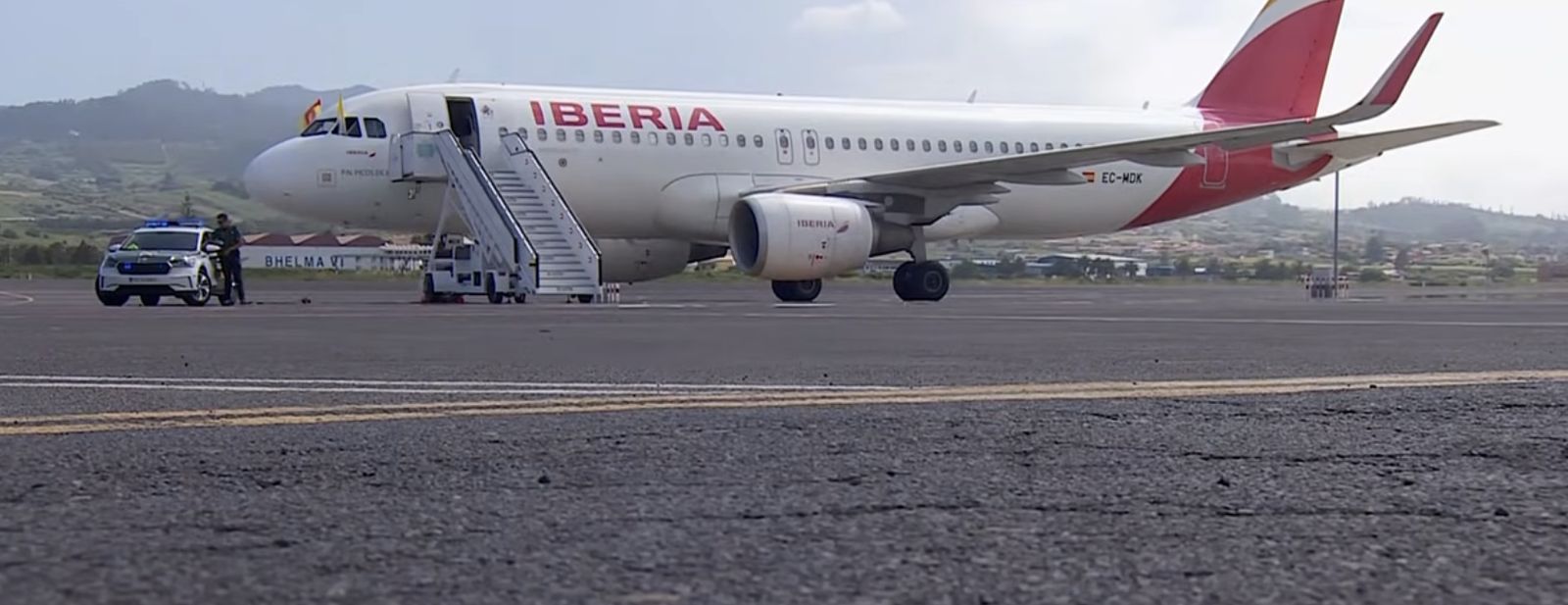 El avión espera en Los Rodeos
