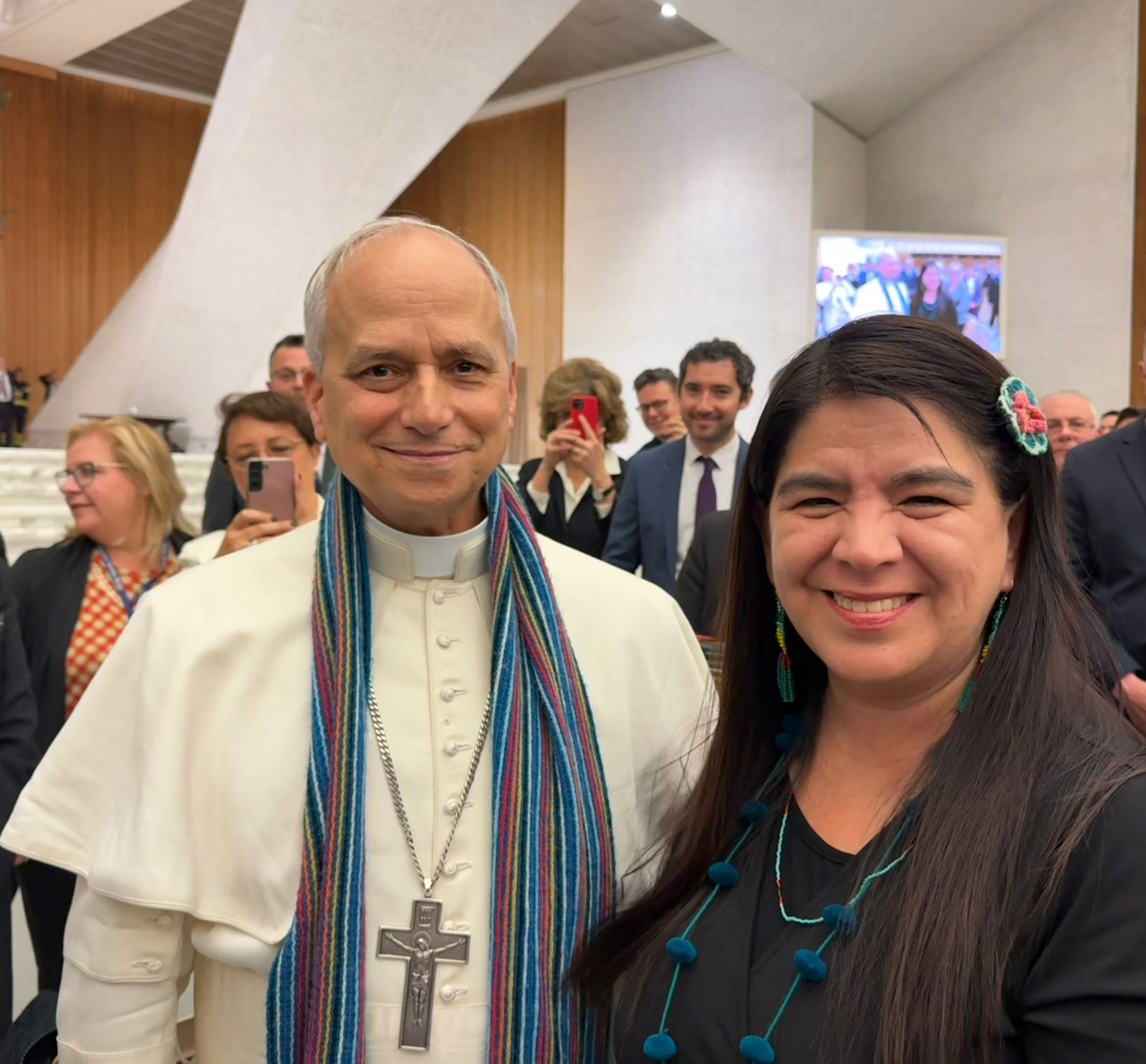 Prevost, con Paola Ugaz