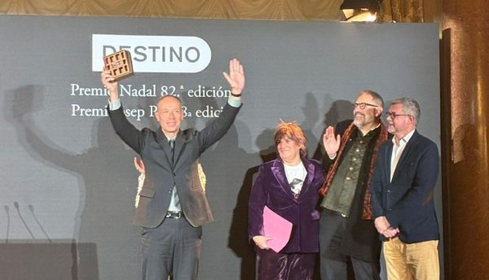 Francesc Torralba recogiendo el galardón