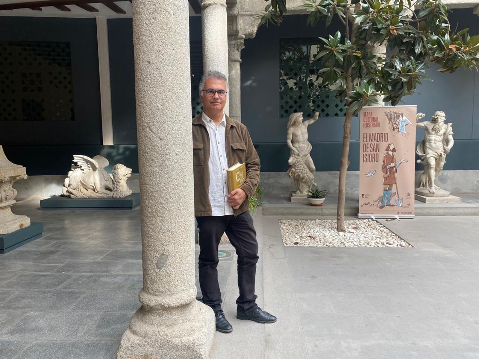 Miguel Sobrino, autor de 'Castillos y Murallas' (La Esfera de los Libros)