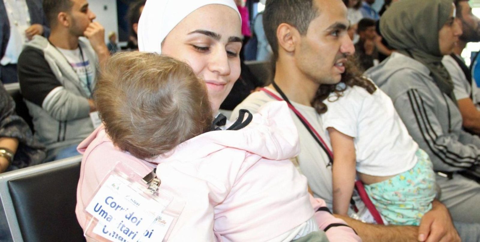 Refugiados protegidos por un corredor humanitario