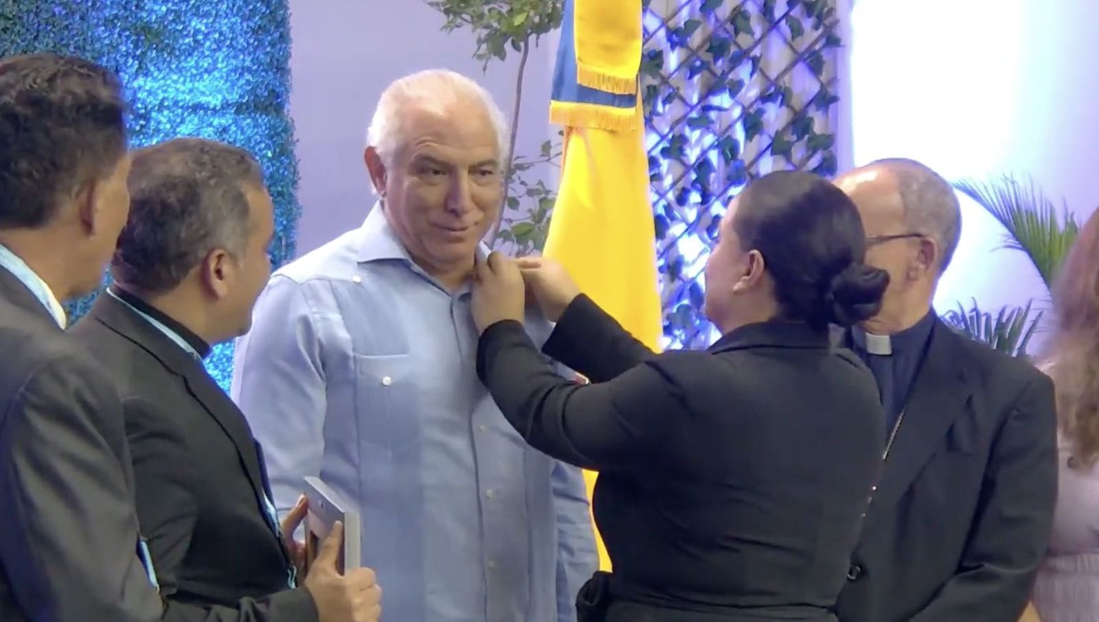 Condecoración al doctor Tallaj