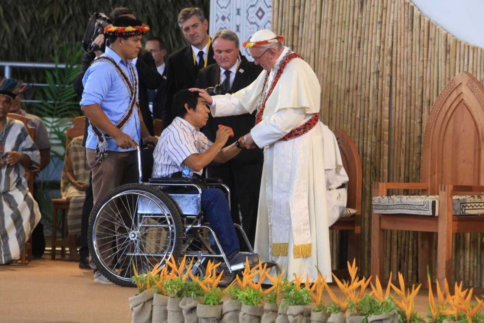Santiago Manuin Valera con el papa Francisco