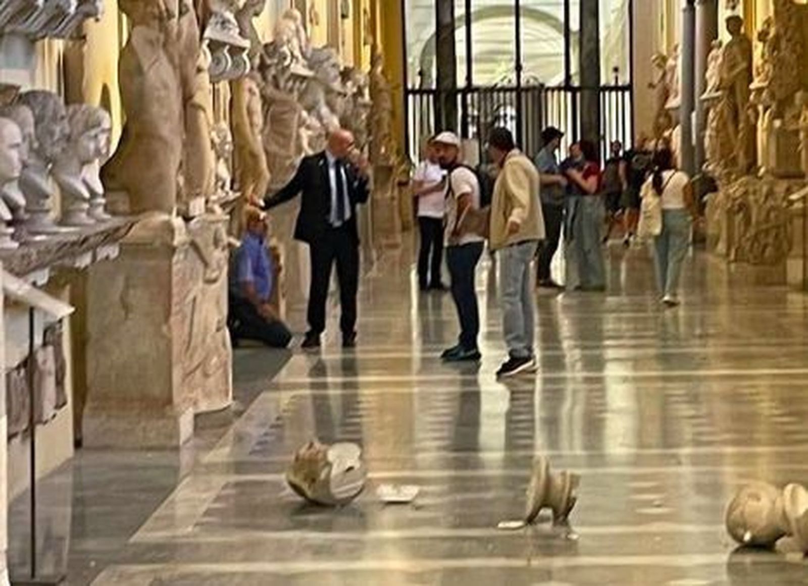 Detenido un hombre por derribar dos bustos de los Museos Vaticanos