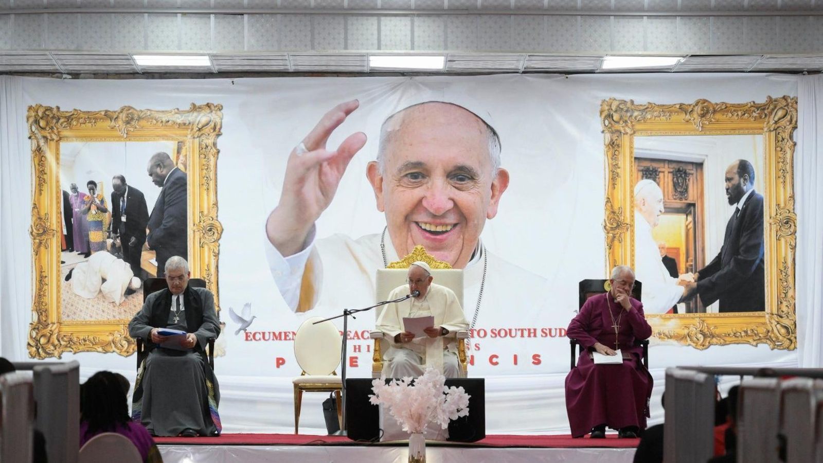 Welby, Francisco y Greenshields, con los refugiados