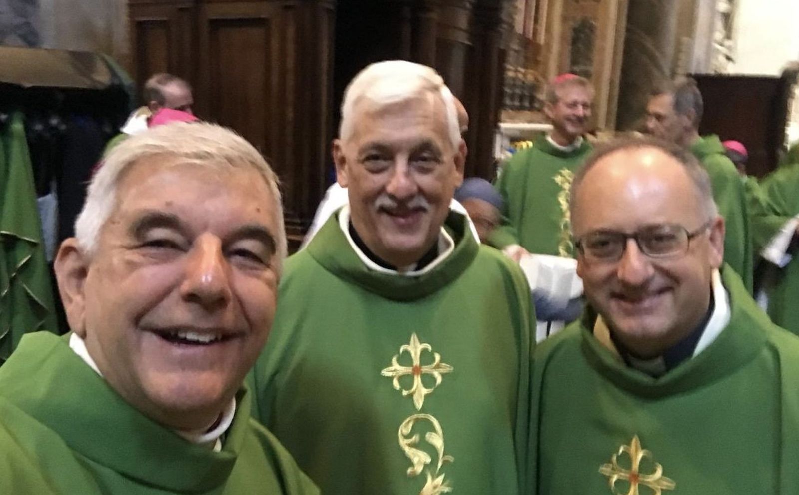 Kike, General y Spadaro, jesuitas en el Sínodo