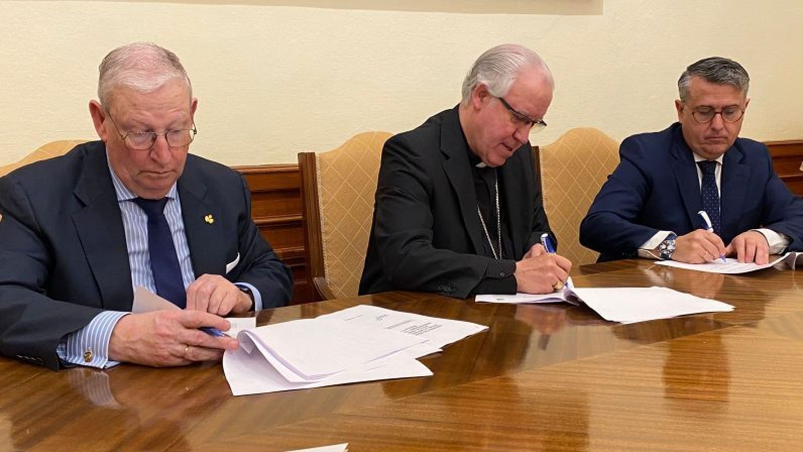 Firma del acuerdo con UMAS