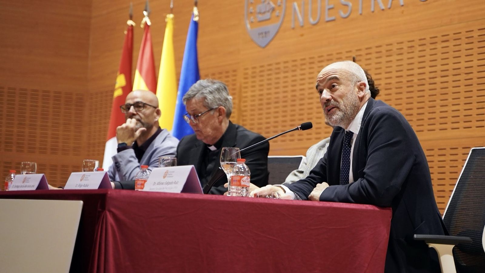 Alfonso Salgado en el XI Encuentro Nacional sobre abuso psicológico y sectas en la UPSA