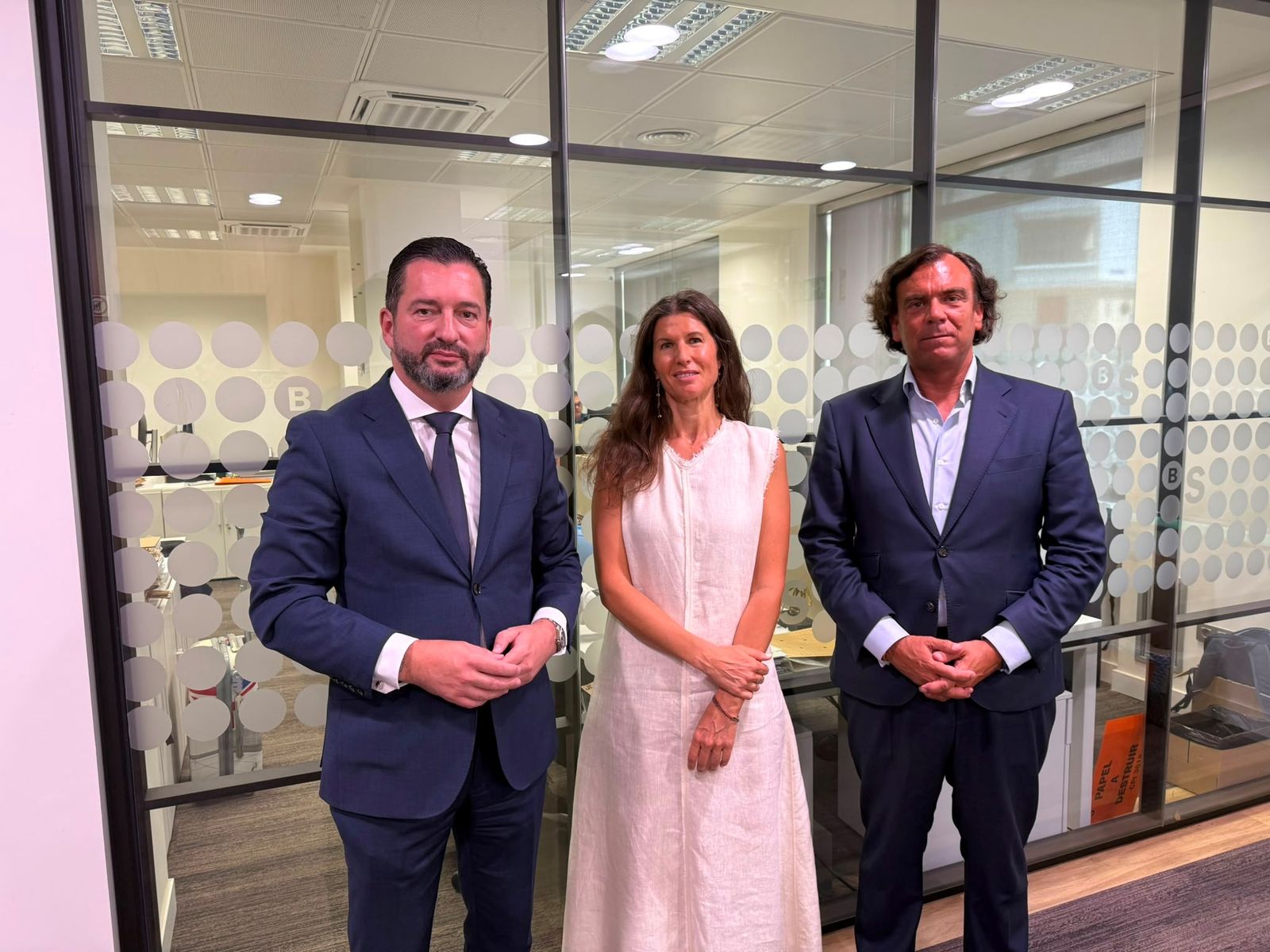 Santiago Portas, director de Instituciones Religiosas y Tercer Sector de Banco Sabadell; Rocío del Mar Álvarez, directora general de tuTECHÔ; y Marcos Rosado, director de Instituciones Religiosas y Tercer Sector de la Territorial Centro de Banco Sabadell
