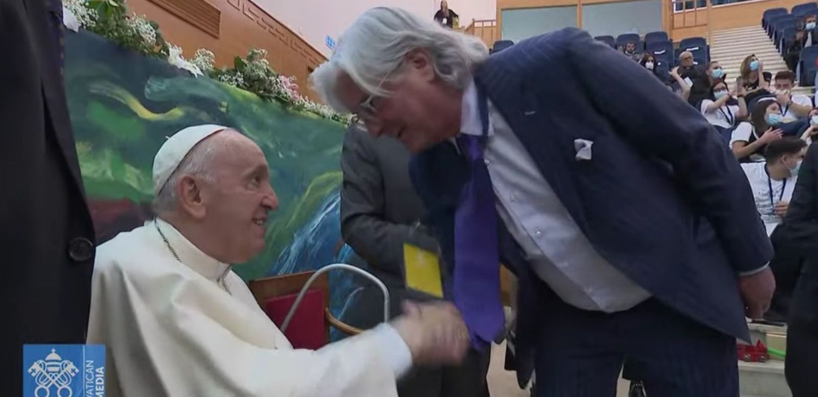 El Papa saluda a Emilio Vega