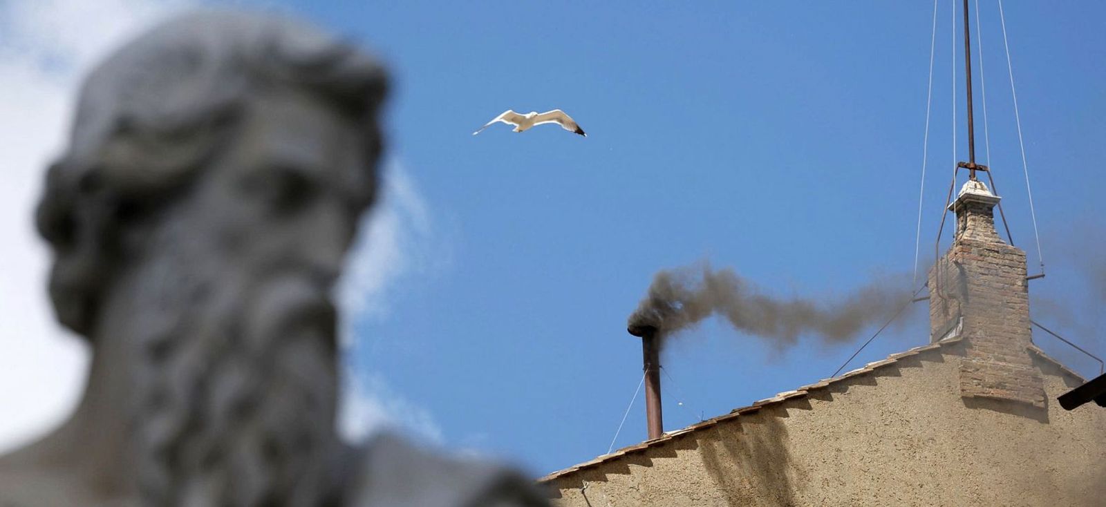 El año de los dos papas, del horror del genocidio, del tiempo en que olvidamos que todos somos hermanos