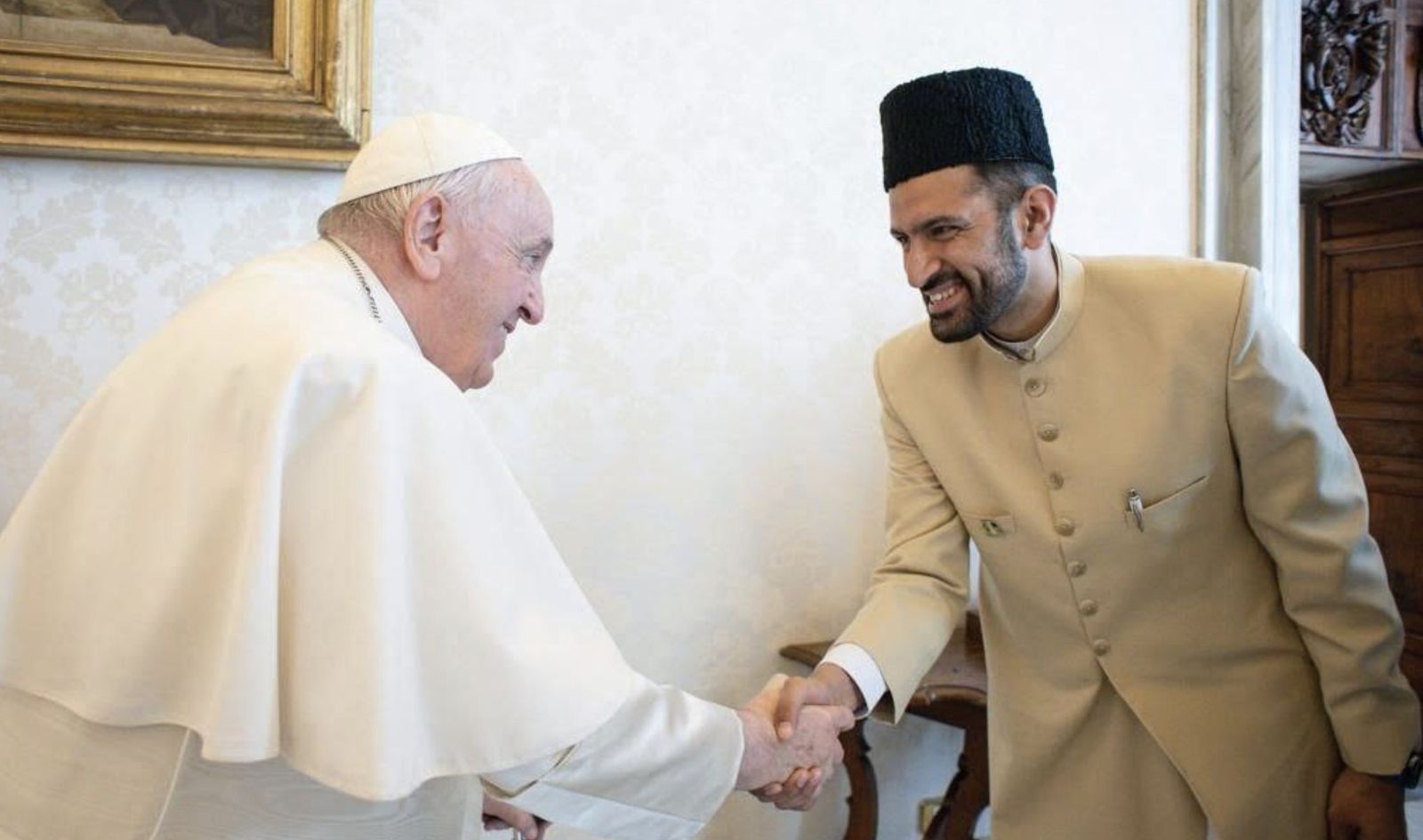 El Papa saluda a Marwan Gill